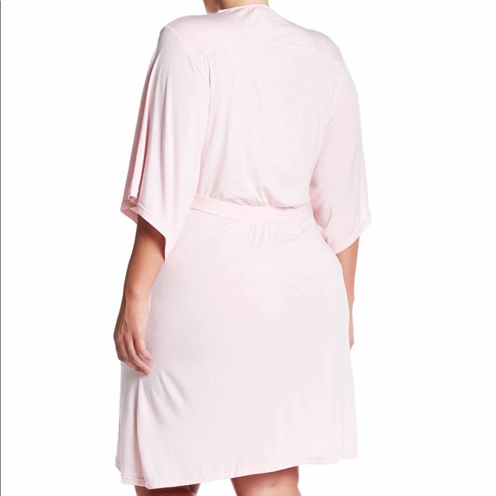 Barefoot Dreams Luxe Milk Jersey Short Robe (Plus) - Picture 2 of 4